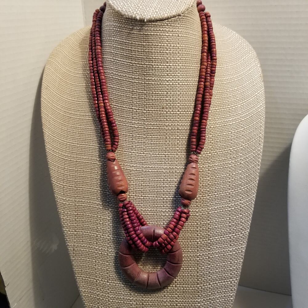 Big red brick color wood bead necklace w/ large circle pendant 24" w/ 2 1/2" ex.